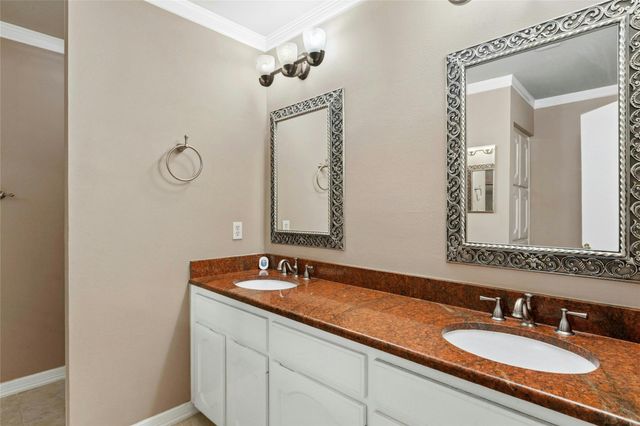 10900 Crown Colony DR 2, Austin, TX 78747