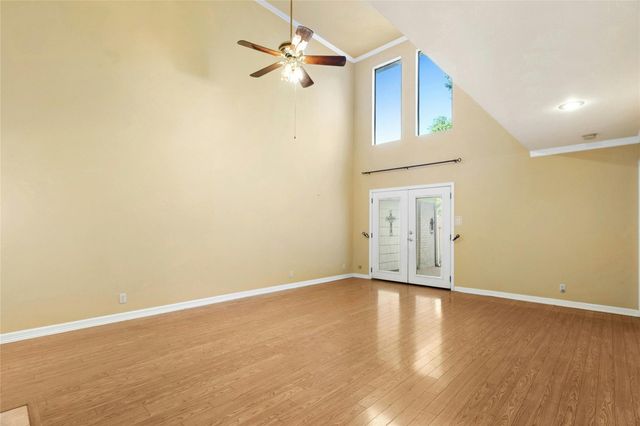 10900 Crown Colony DR 2, Austin, TX 78747