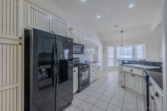 9109 N 153rd Court E, Owasso, OK 74055