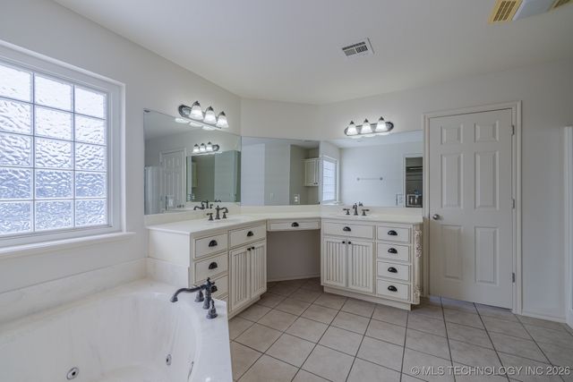 9109 N 153rd Court E, Owasso, OK 74055