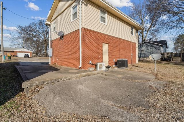 402 N Webster Street, Spring Hill, KS 66083