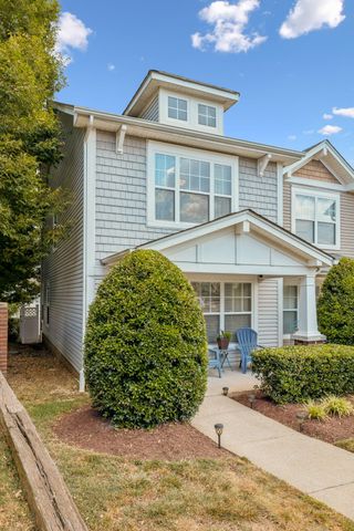 3323 Harpeth Springs Dr, Nashville, TN 37221