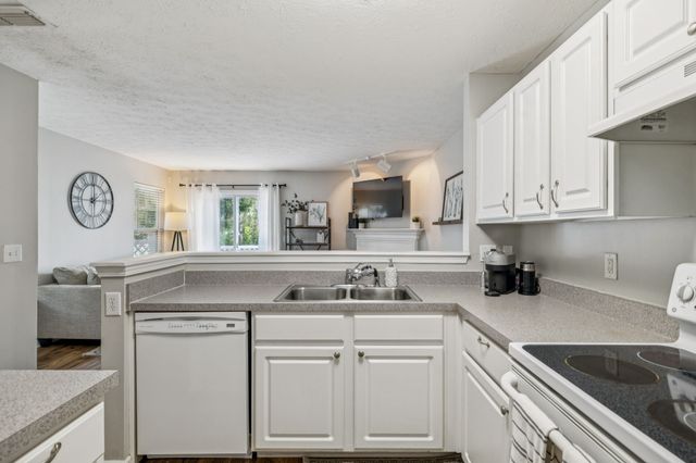 3323 Harpeth Springs Dr, Nashville, TN 37221