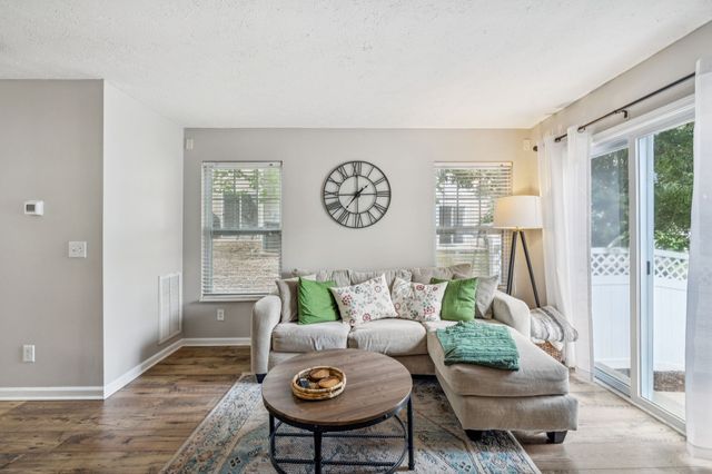 3323 Harpeth Springs Dr, Nashville, TN 37221