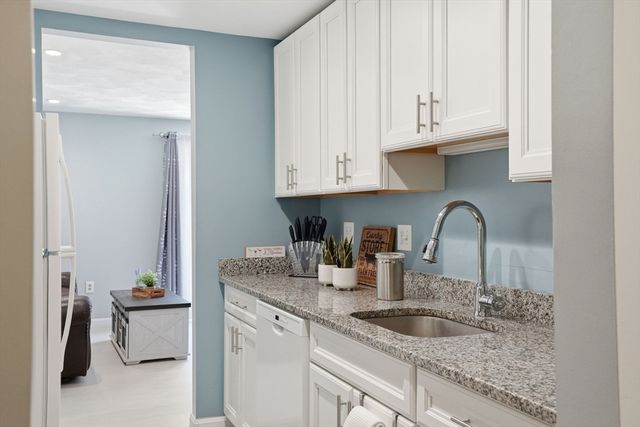 107 Patrick Rd 107, Tewksbury, MA 01876