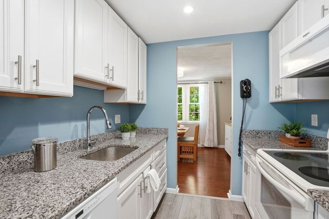 107 Patrick Rd 107, Tewksbury, MA 01876
