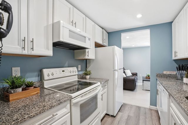 107 Patrick Rd 107, Tewksbury, MA 01876