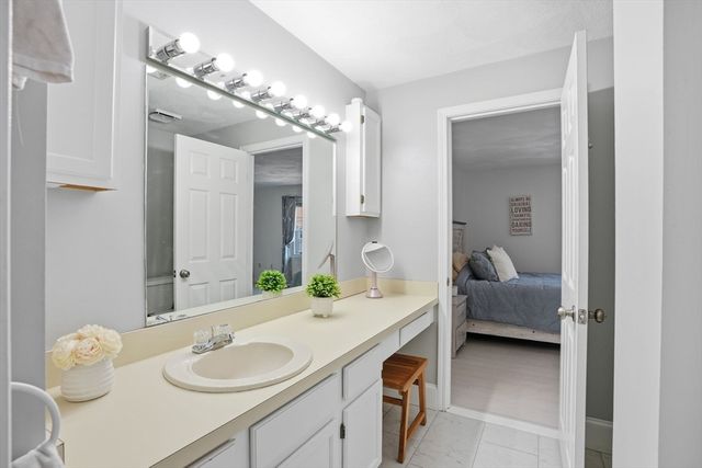 107 Patrick Rd 107, Tewksbury, MA 01876