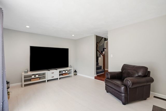 107 Patrick Rd 107, Tewksbury, MA 01876