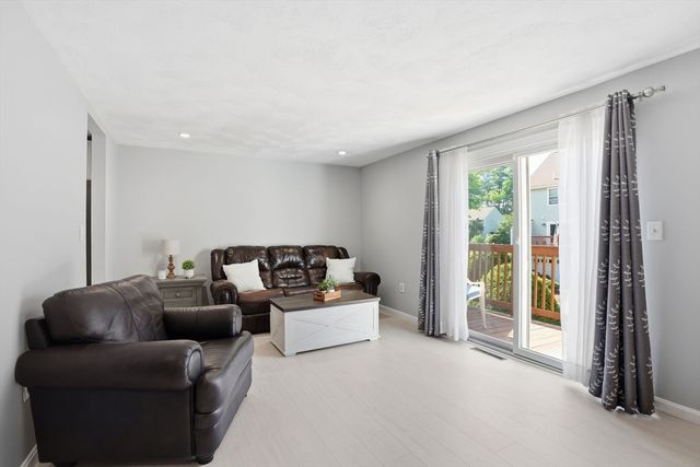 107 Patrick Rd 107, Tewksbury, MA 01876