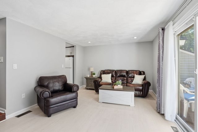 107 Patrick Rd 107, Tewksbury, MA 01876