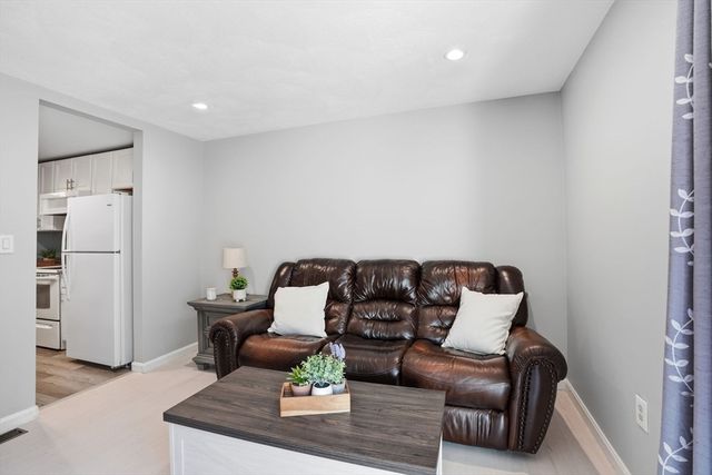 107 Patrick Rd 107, Tewksbury, MA 01876