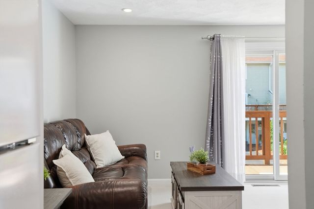 107 Patrick Rd 107, Tewksbury, MA 01876
