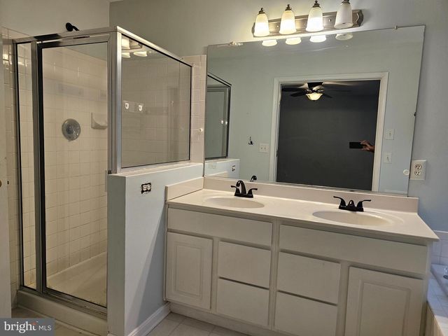 120 CREEKMONT CT, Newark, DE 19702