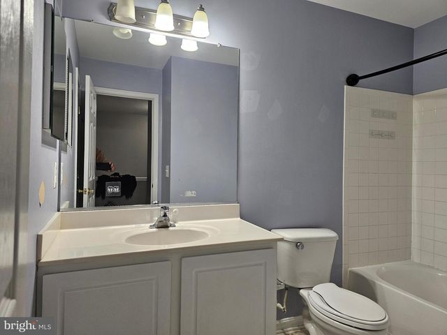 120 CREEKMONT CT, Newark, DE 19702