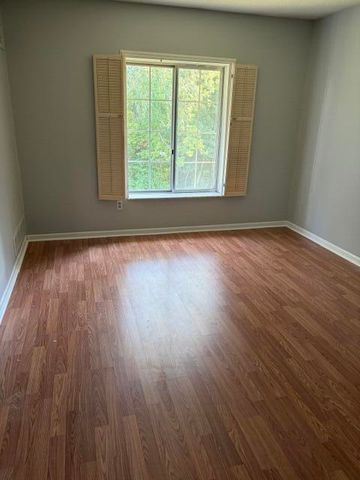 35980 Ann Arbor Trail, Livonia, MI 48150