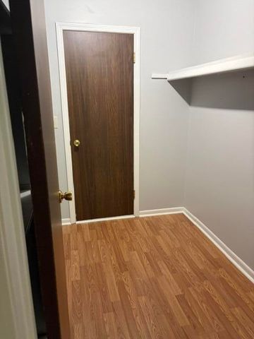 35980 Ann Arbor Trail, Livonia, MI 48150