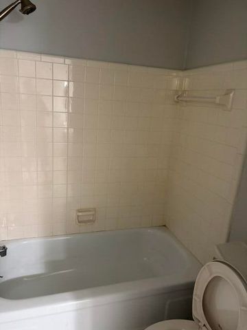 35980 Ann Arbor Trail, Livonia, MI 48150