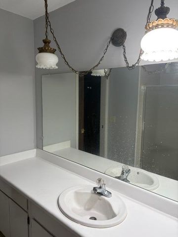 35980 Ann Arbor Trail, Livonia, MI 48150