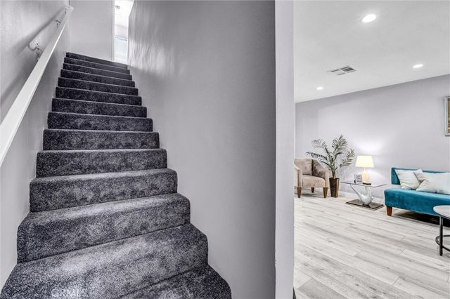 17061 Roscoe Boulevard 2, Northridge, CA 91325