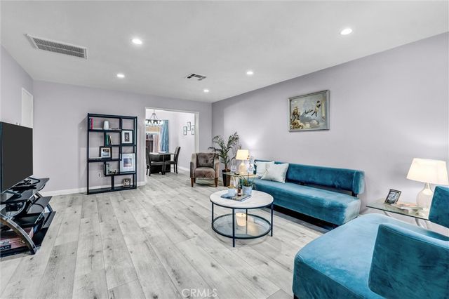 17061 Roscoe Boulevard 2, Northridge, CA 91325