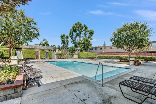 17061 Roscoe Boulevard 2, Northridge, CA 91325