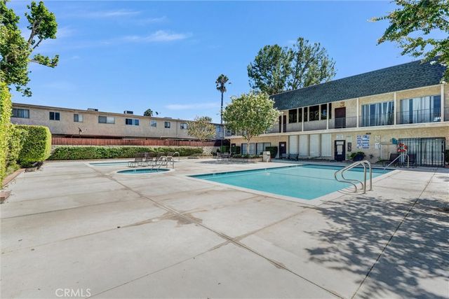 17061 Roscoe Boulevard 2, Northridge, CA 91325