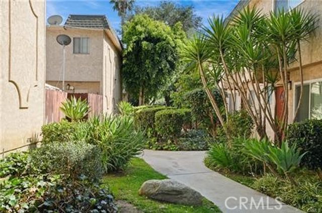 17061 Roscoe Boulevard 2, Northridge, CA 91325