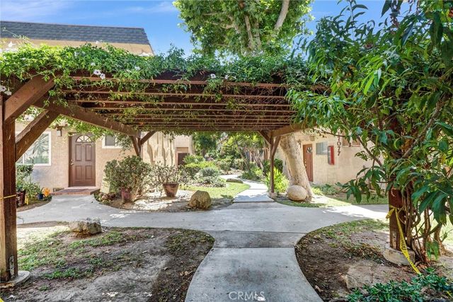 17061 Roscoe Boulevard 2, Northridge, CA 91325