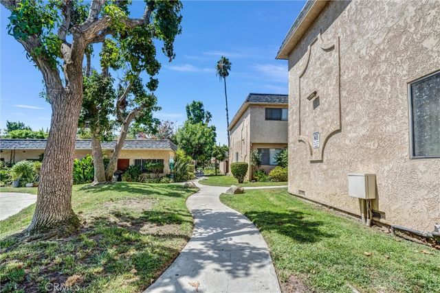 17061 Roscoe Boulevard 2, Northridge, CA 91325