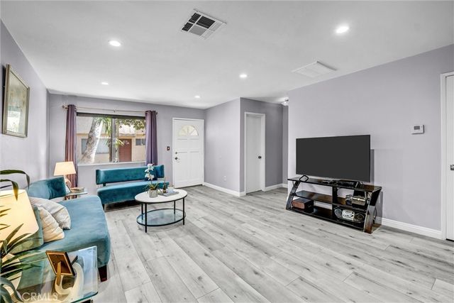 17061 Roscoe Boulevard 2, Northridge, CA 91325