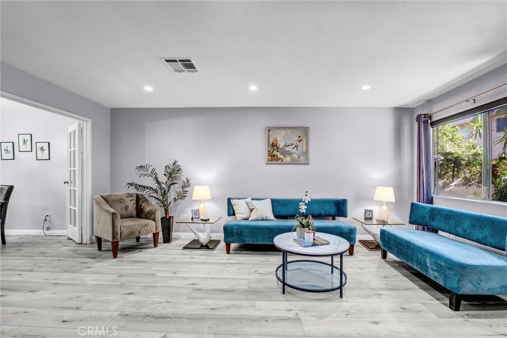 17061 Roscoe Boulevard 2, Northridge, CA 91325