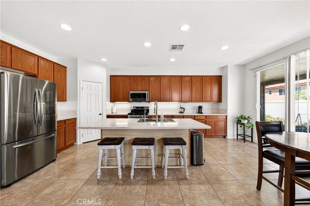 12448 Los Pinos, Victorville, CA 92392