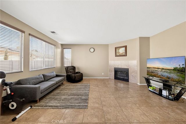 12448 Los Pinos, Victorville, CA 92392