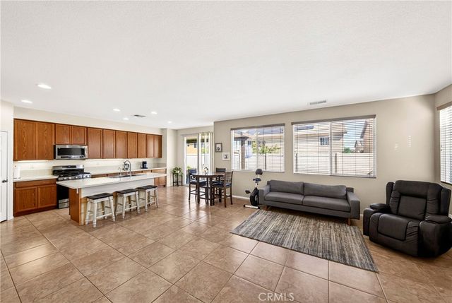 12448 Los Pinos, Victorville, CA 92392