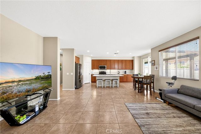 12448 Los Pinos, Victorville, CA 92392