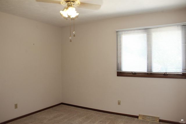 2004 Somerset Square, Manhattan, KS 66503