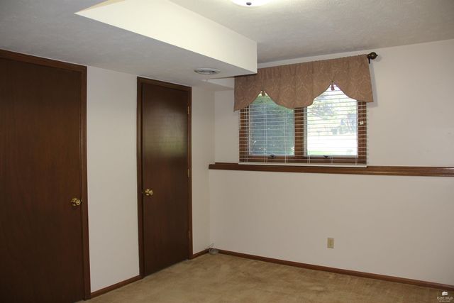 2004 Somerset Square, Manhattan, KS 66503