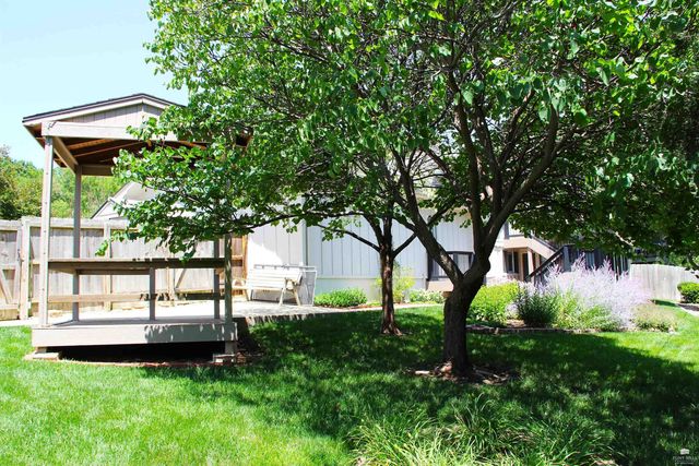 2004 Somerset Square, Manhattan, KS 66503