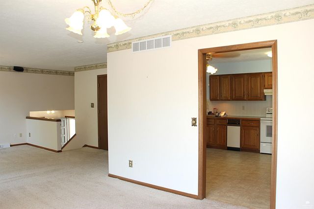 2004 Somerset Square, Manhattan, KS 66503
