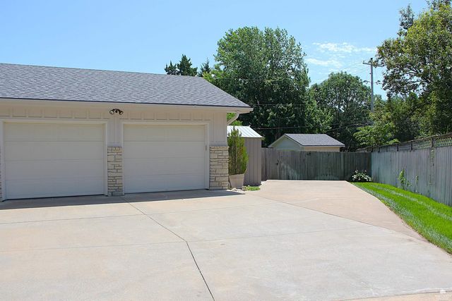 2004 Somerset Square, Manhattan, KS 66503