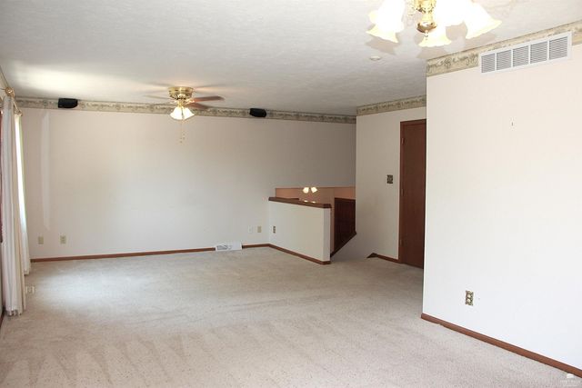 2004 Somerset Square, Manhattan, KS 66503