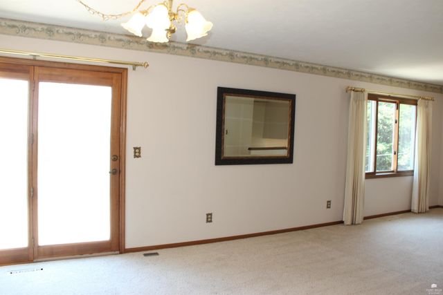 2004 Somerset Square, Manhattan, KS 66503