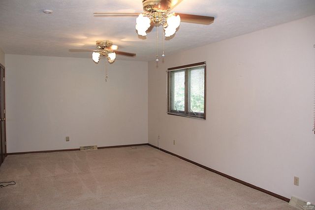 2004 Somerset Square, Manhattan, KS 66503