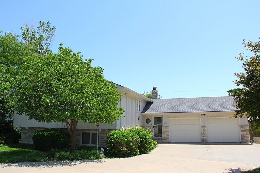 2004 Somerset Square, Manhattan, KS 66503