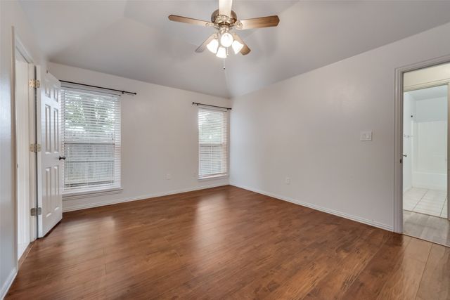 106 S 3rd Avenue, Mansfield, TX 76063