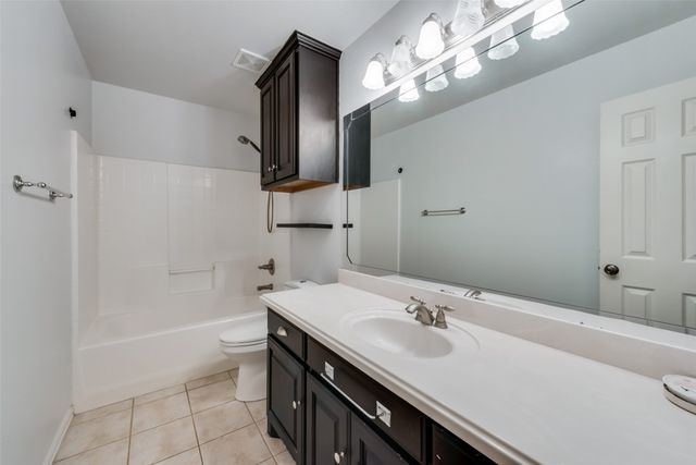 106 S 3rd Avenue, Mansfield, TX 76063