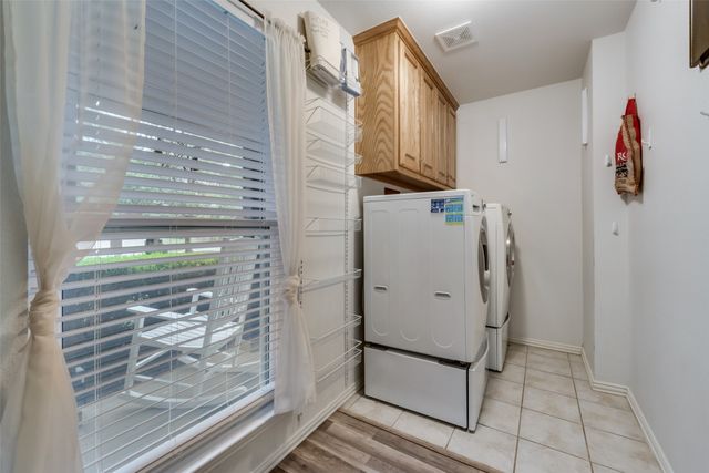 106 S 3rd Avenue, Mansfield, TX 76063