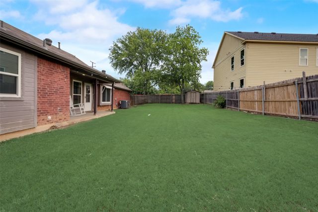 106 S 3rd Avenue, Mansfield, TX 76063