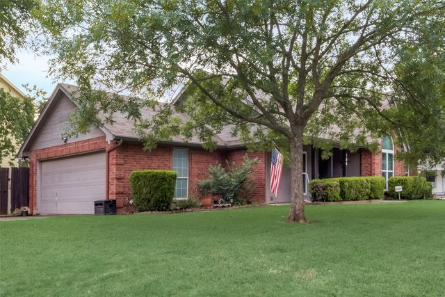 106 S 3rd Avenue, Mansfield, TX 76063